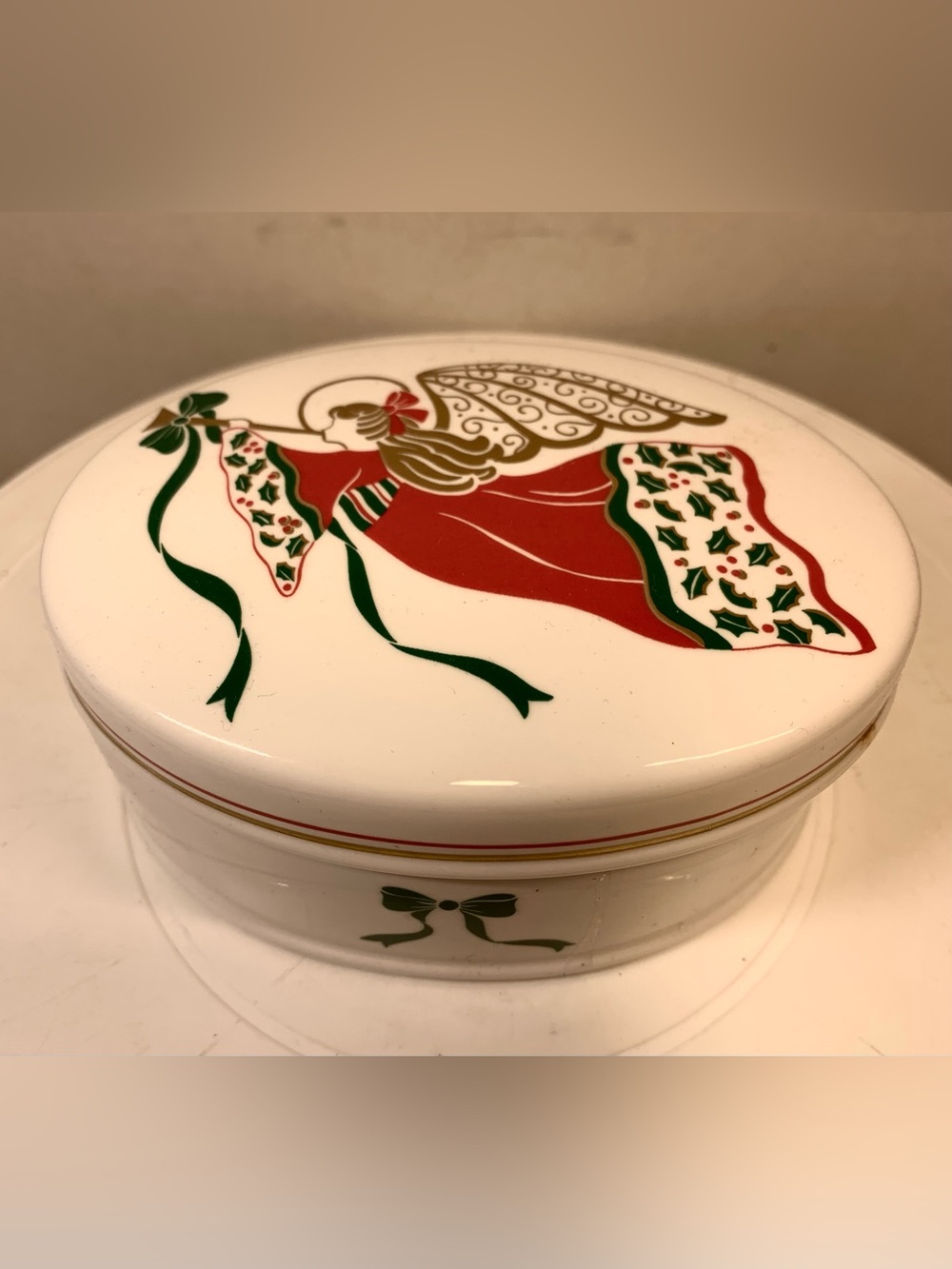 Christmas Angel Oval Ceramic Trinket Holiday Box with Lid.           3835